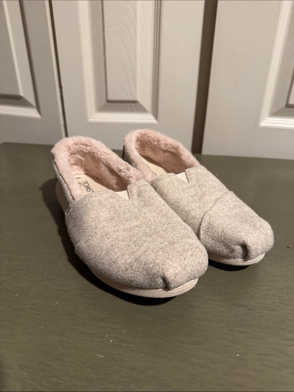 Toms Women's Light Gray Slip-On Flats with Pink Faux-Fur Lining